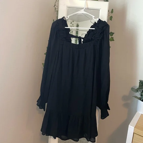 green emerald velvet dress Flowy Black Maxi Dress - Casual Dresses